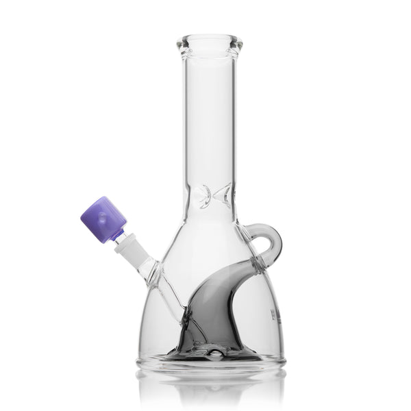 A Good Bong, una colaboración de MJ Arsenal y A Good Witch. Tiene un percolador tipo sombrero de bruja, ice catcher funcional e incluye un bowl de flor de 14mm.